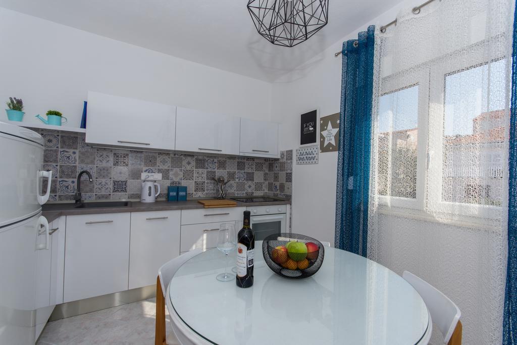 Apartment Mika1 Trogir Bagian luar foto