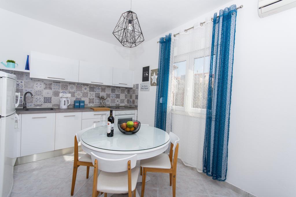 Apartment Mika1 Trogir Bagian luar foto